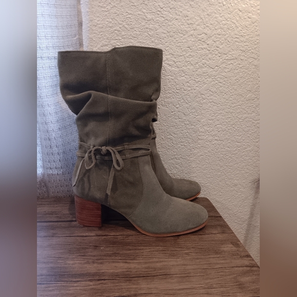 Violet & Red Boots - Picture 2 of 8